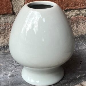 Porceleinen houder voor matcha klopper