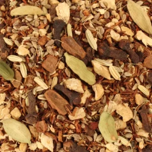 Traditionele Indian Chai thee met een krachtige mix van gember, kaneel en kardemom.